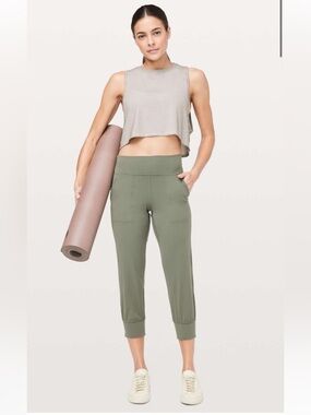 Lululemon Align Crop Jogger Size 6  Grey Sage